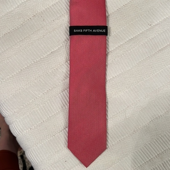 Men’s New with Tags Saks Fifth Avenue Pink Tie - Picture 2 of 3